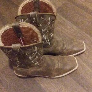 Twisted cowgirl boots